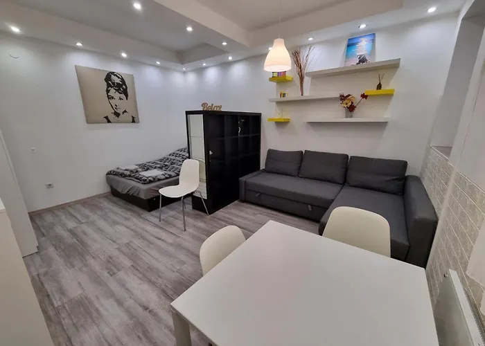 Cozy Family In Apartman